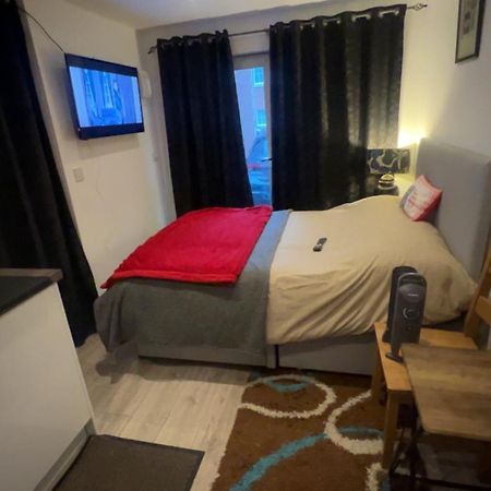 Cozy Small Studio Peterborough Exterior photo